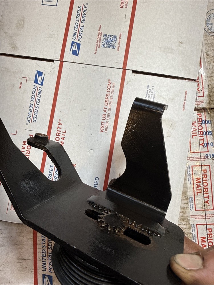 Mercruiser tensioner puller with bracket 862083