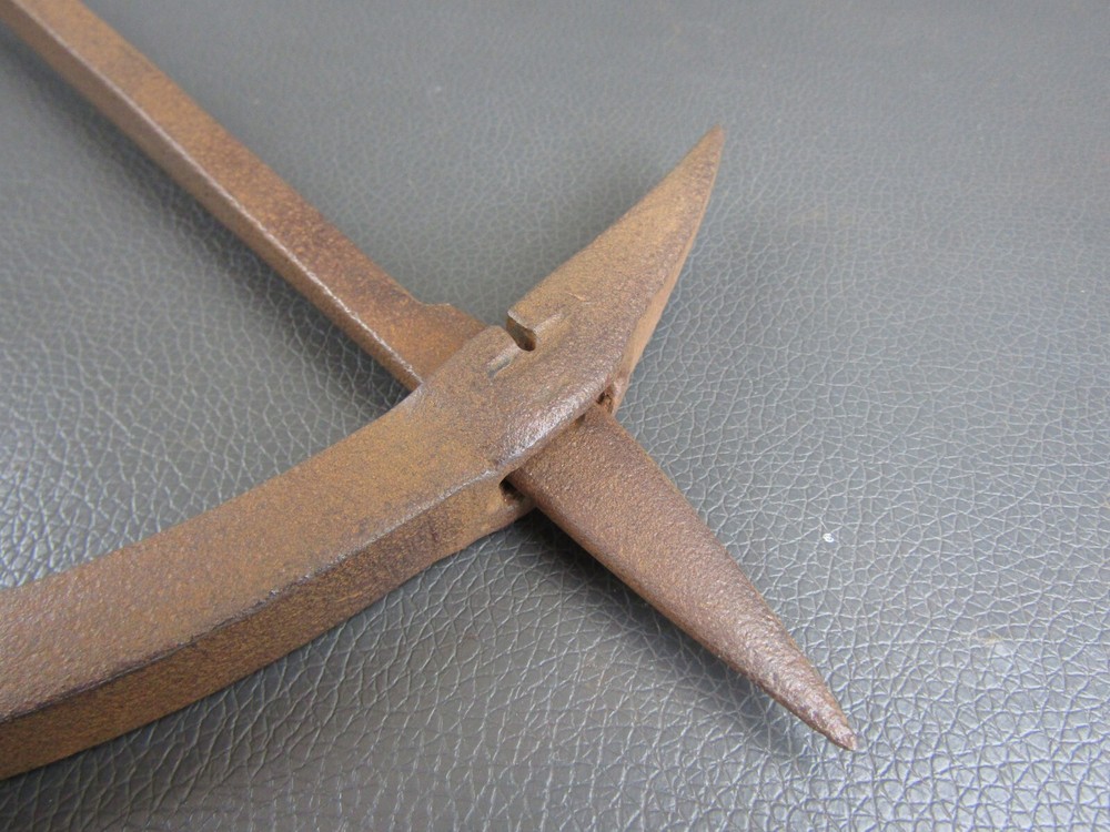 Vintage 22" thatchers needle old tool