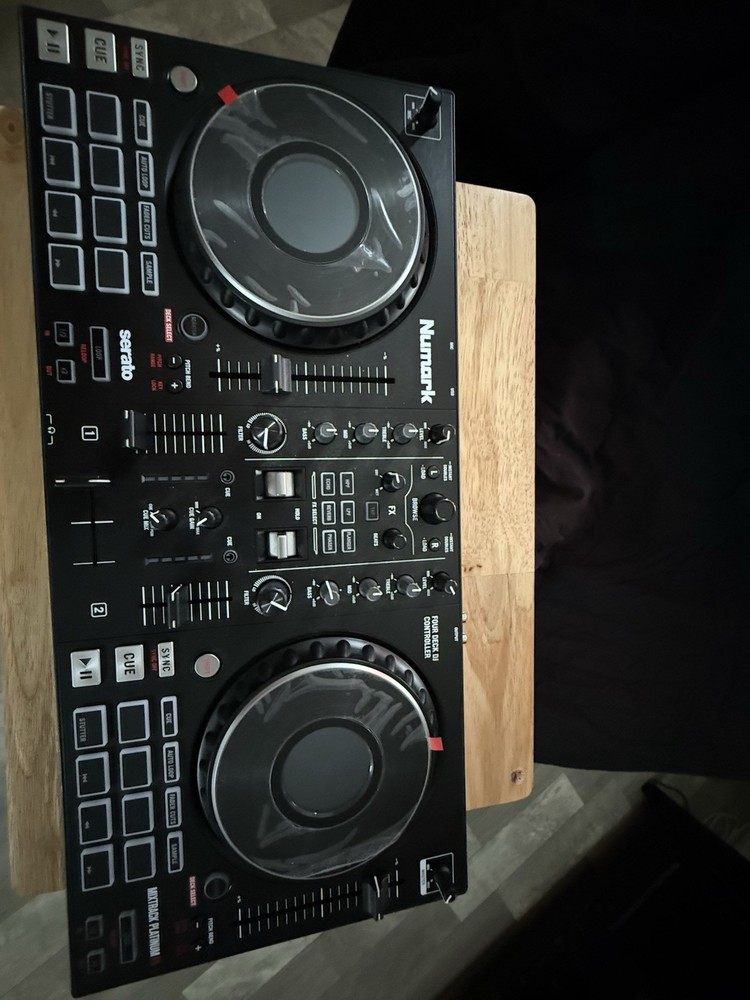 Numark ‎Mixtrack Platinum FX DJ Controller - Black