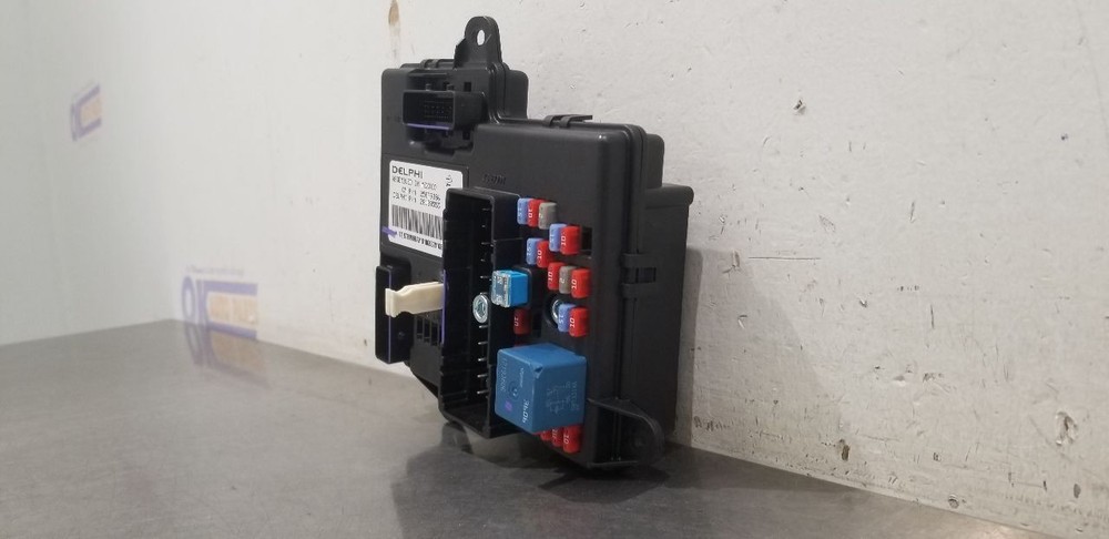 09 CHEVY CORVETTE C6 BODY CONTROL MODULE BCM 25879086