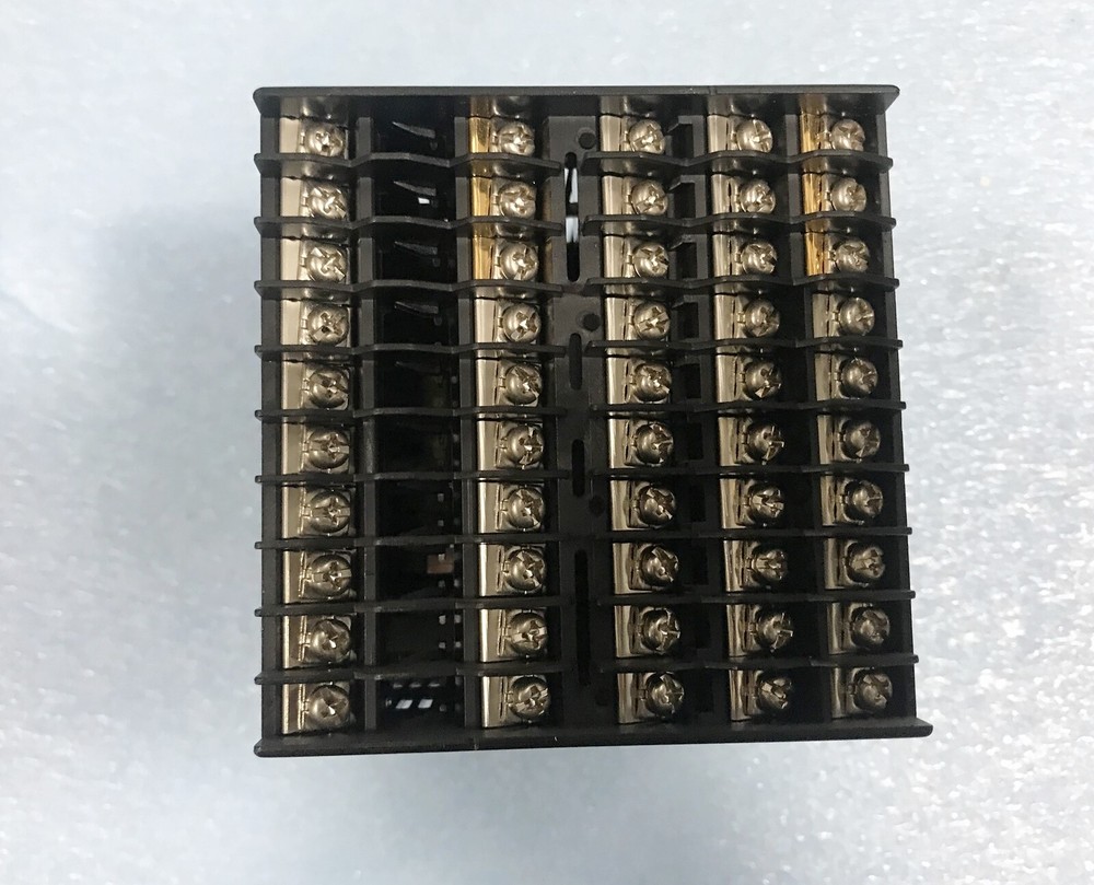 Yokogawa UT750-51 Digital Indicating Controller