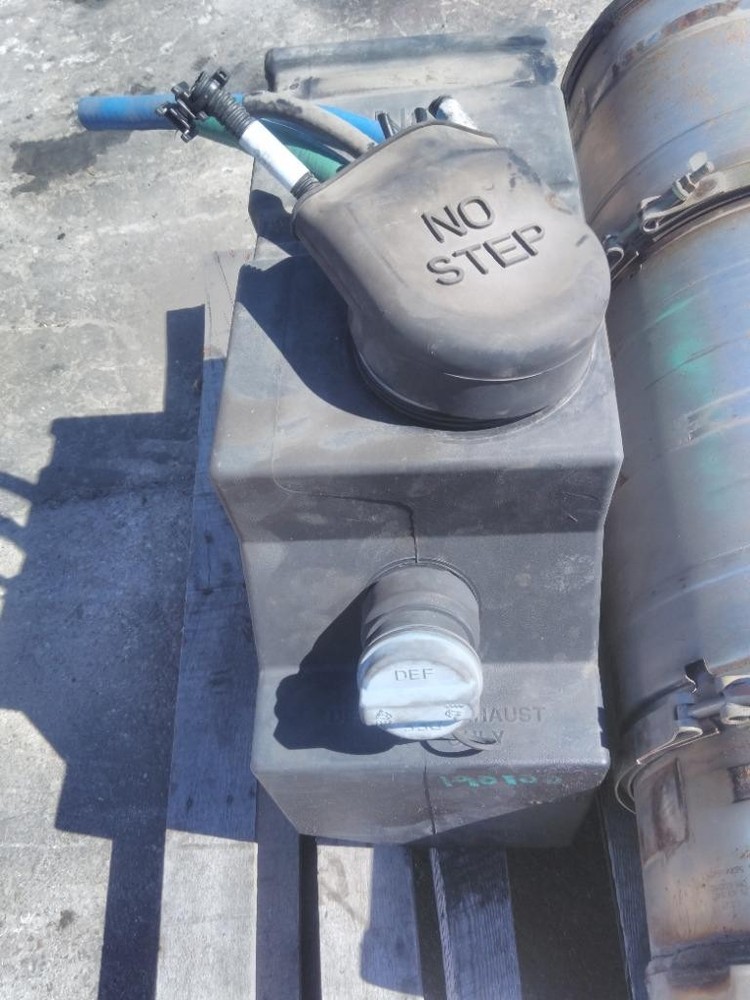 Replaces 2017 PETERBILT 320 DEF TANK , FL