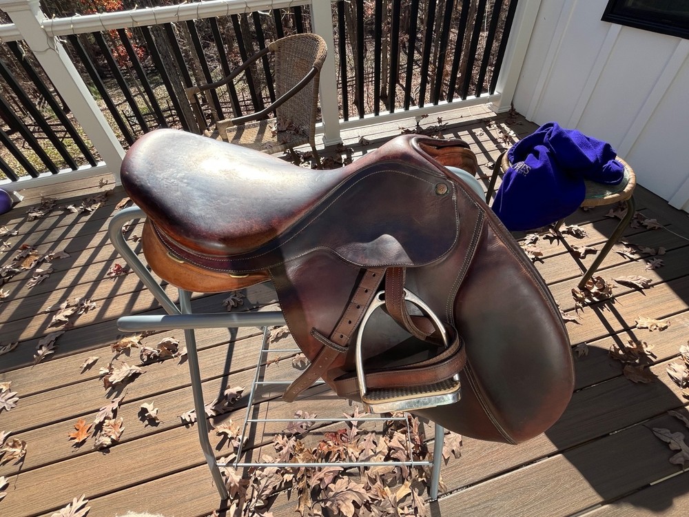 17.5 bates caprilli AP saddle with interchangeable gullet