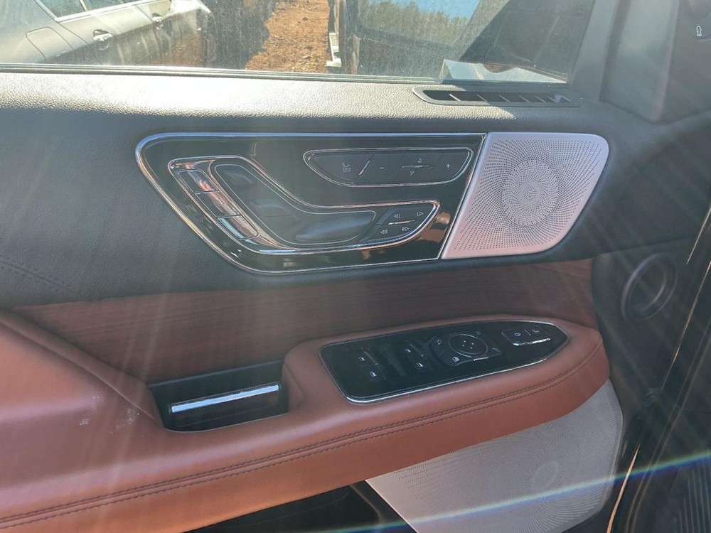 NAVIGATOR 2020 Glove Box 4956844