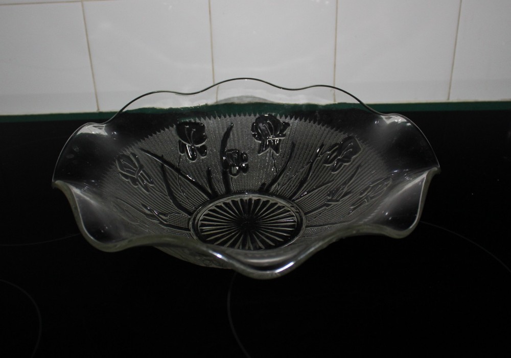 JEANNETTE ☆ IRIS & HERRINGBONE ☆ 11" Clear Ruffled Edge FRUIT Serving BOWL