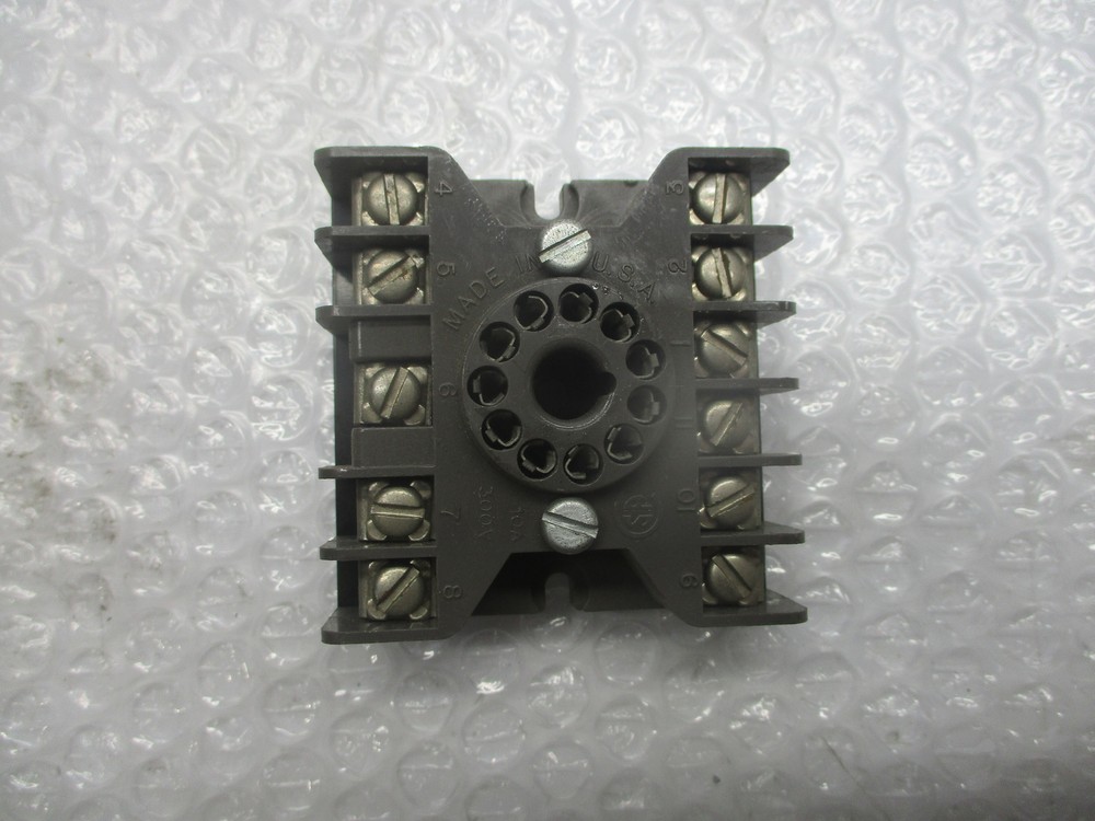 IDEC SL-611 RELAY BASE NSNP