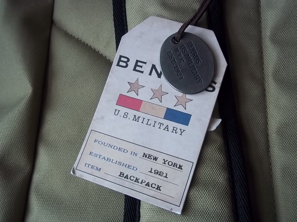 Benrus Scout backpack. Khaki. B3KH. New with defect (missing 1 magnetic lock).