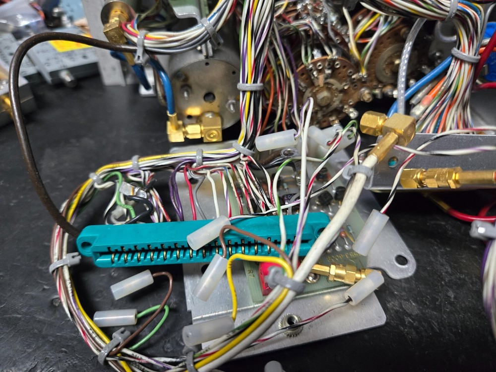 HP SPECTRUM ANALYZER RF SECTION 8553B front panel, knobs, misc boards & cables