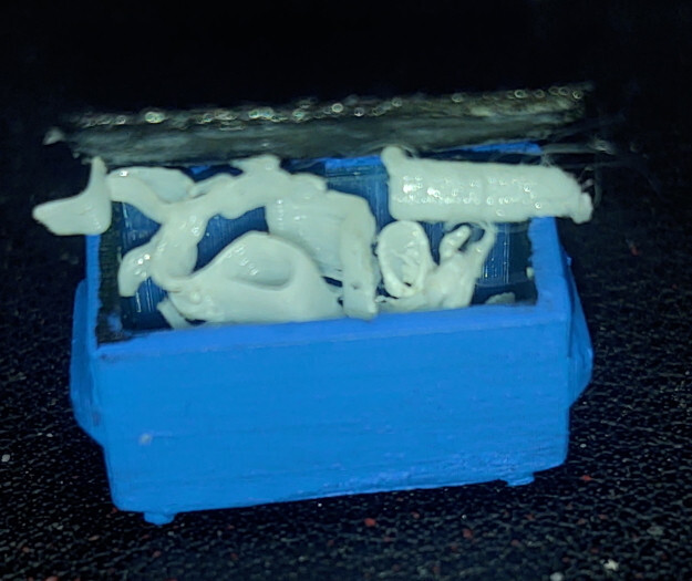 Z-Scale Dumpster and Lids