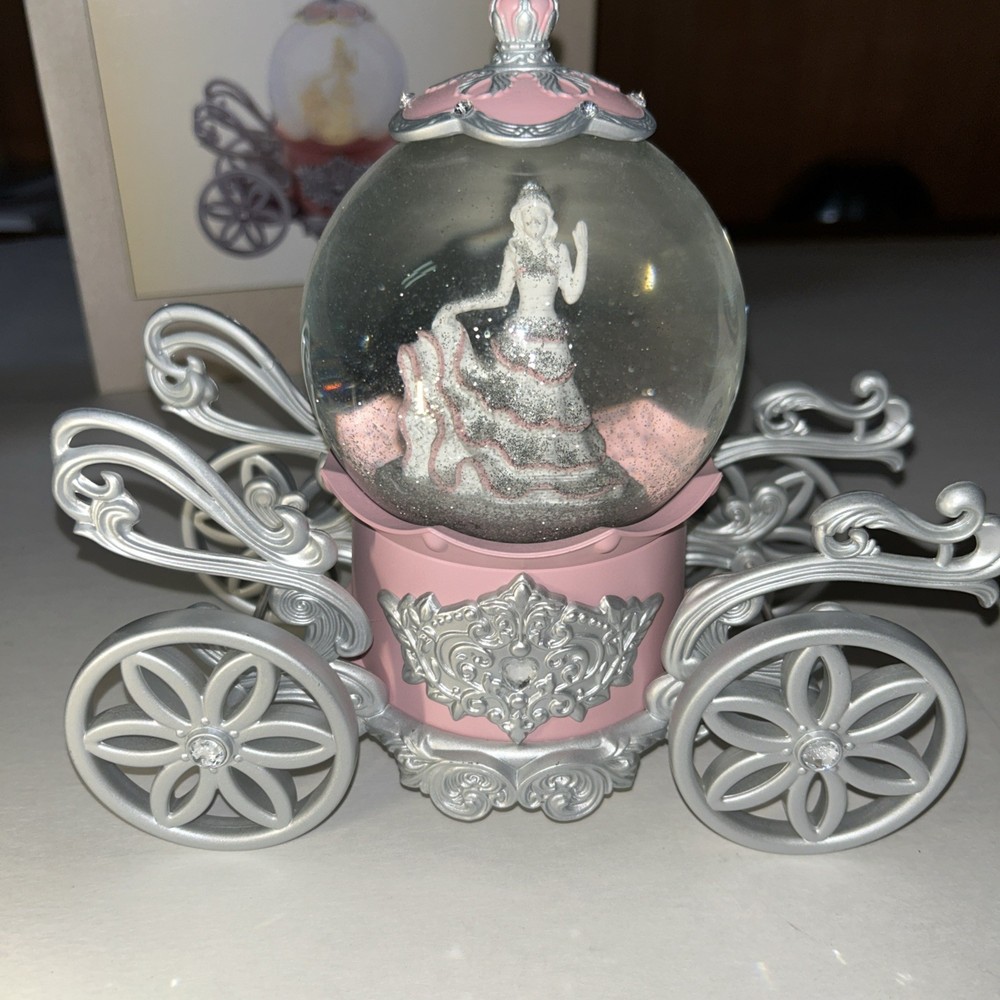 Cracker Barrel - Musical carriage Glitter Globe- New Open Box