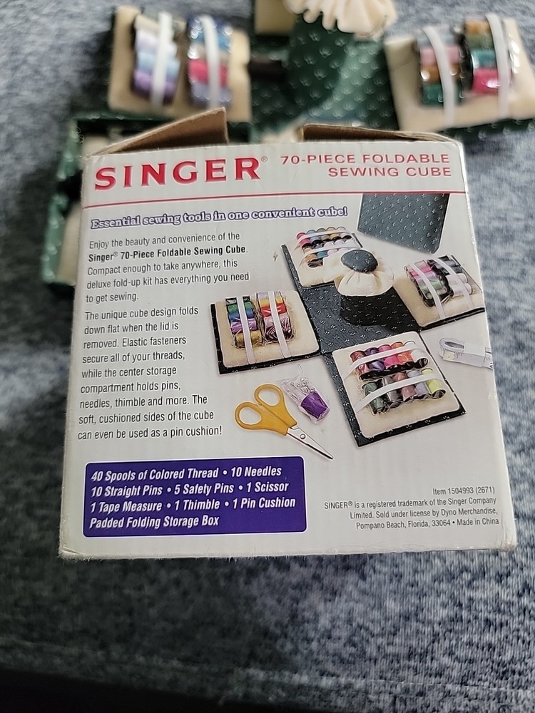 Singer/Foldable Sewing Cube. Pre Owned