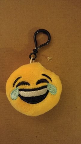 挑选您最喜欢的 Emoji Smiley 钥匙扣/背包夹-