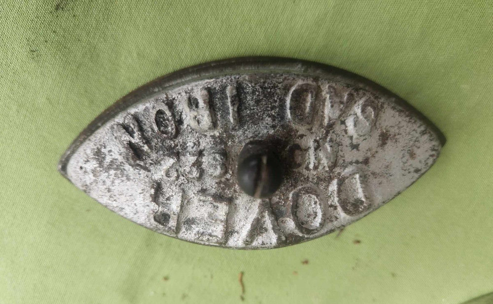 Small Dover Sad Iron. No. 822