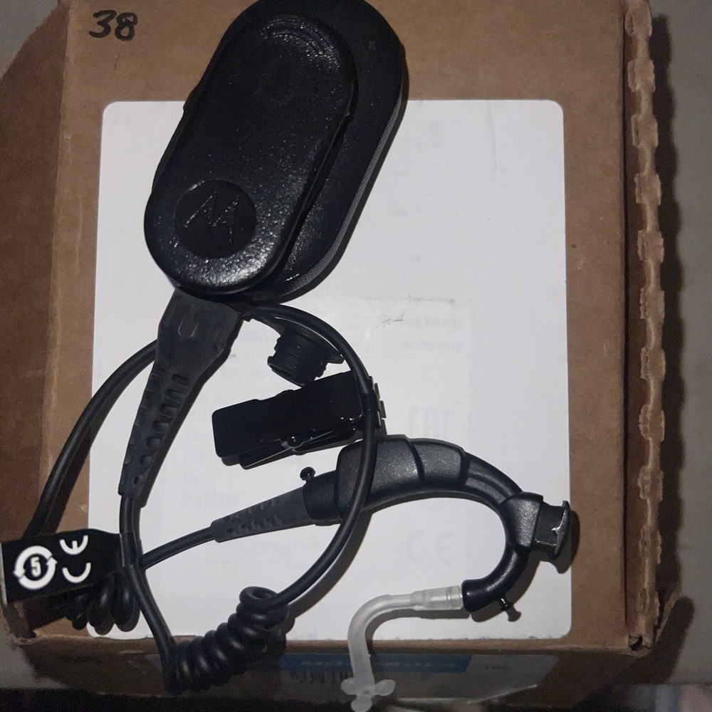 Motorola Bluetooth NTN2570C Earpiece open box