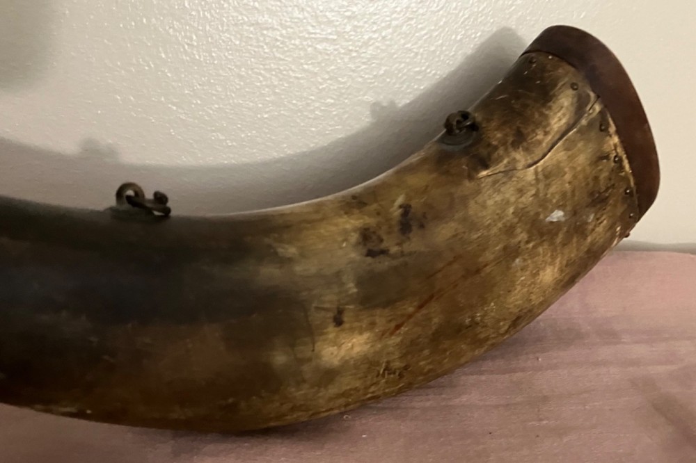 Antique powder horn flat sided 9.5”