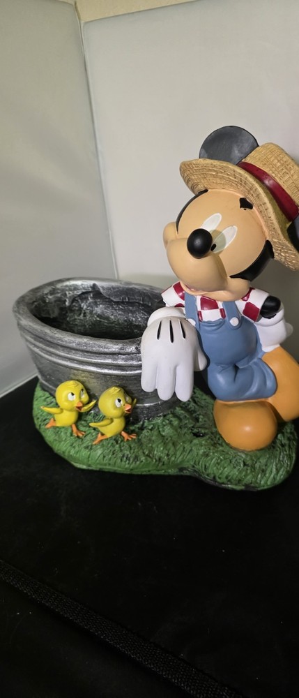 DISNEY FARMER mickey Planter