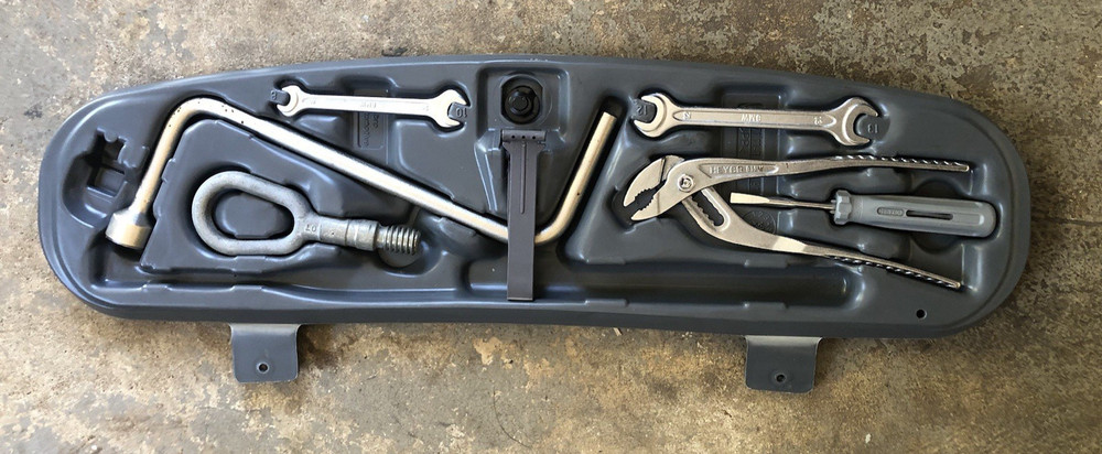 2005 BMW 325i Roadside Assistance Tool Kit
