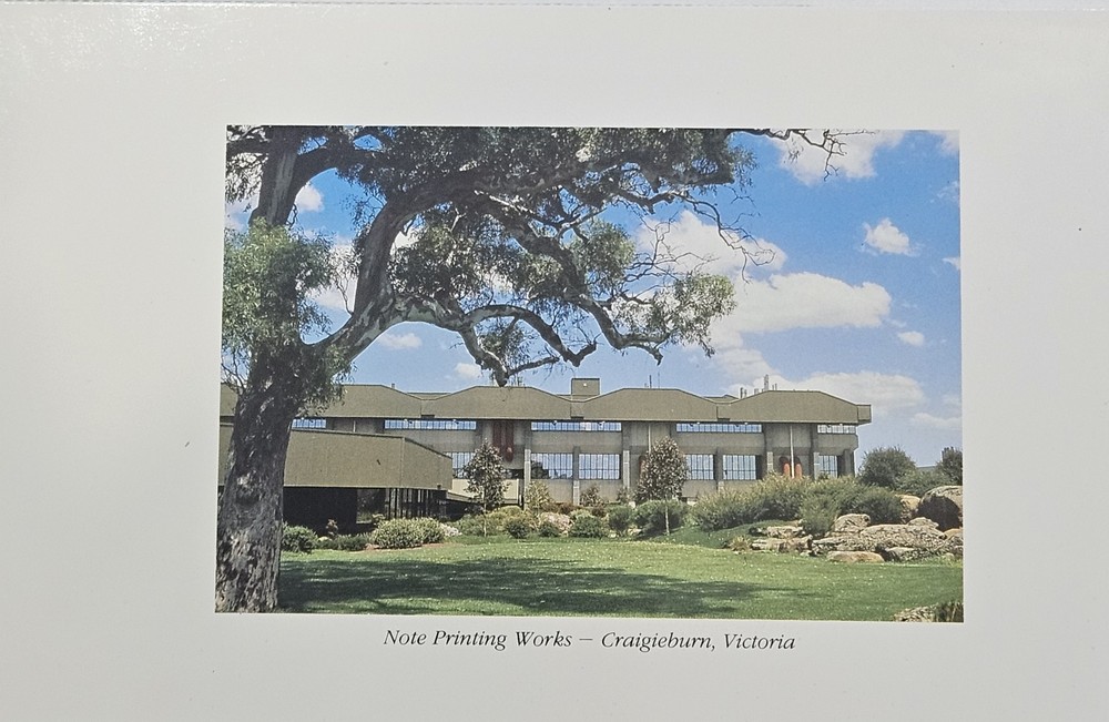 1988 Aust. Final Printing $2 Note in Green Folder Mc$2GF, Not Original Envelope