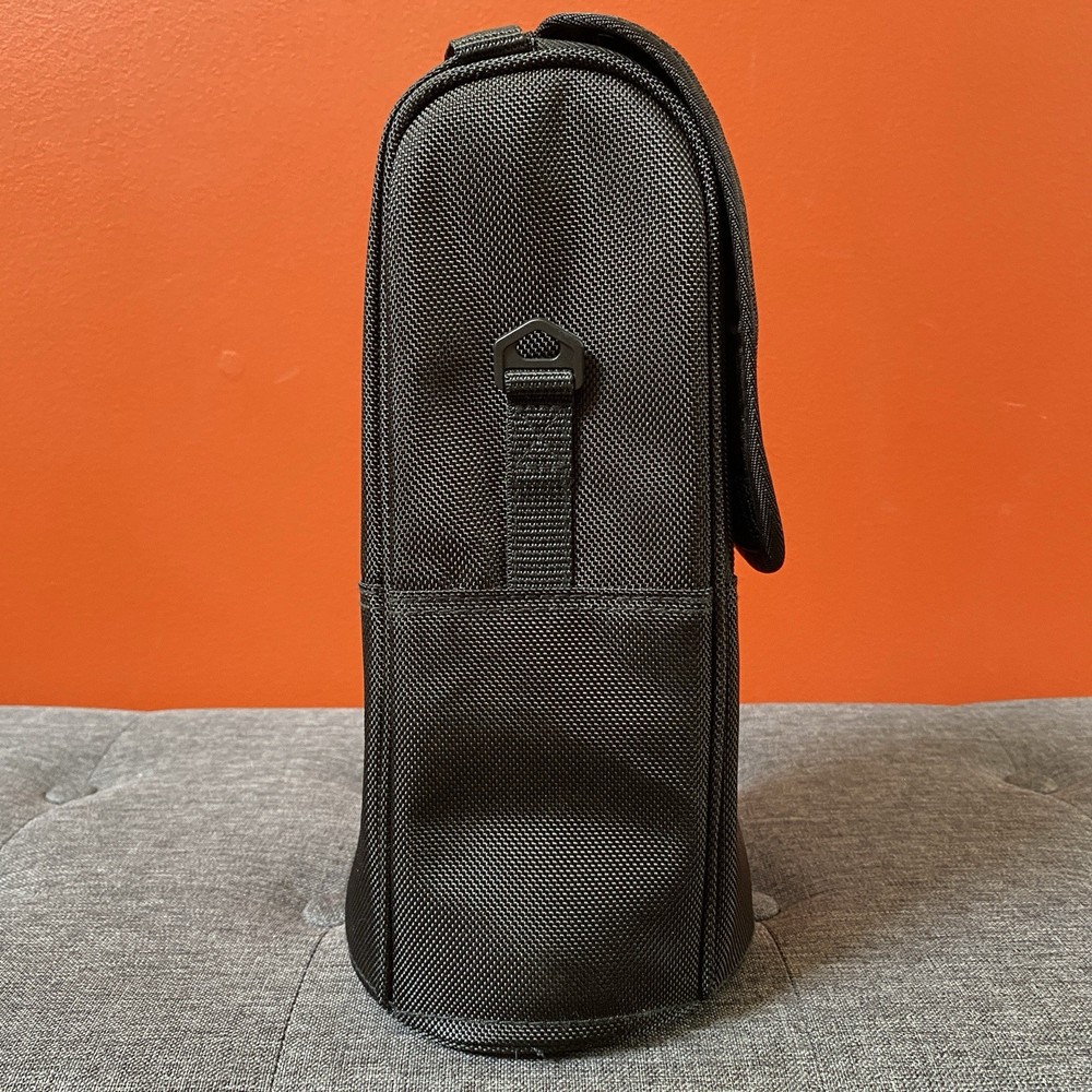 Nikon CL-M2 Lens Case (Black) EUC