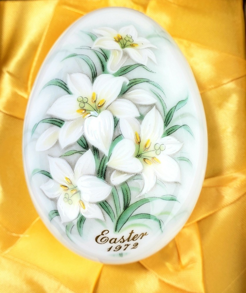 Noritake 1972 Bone Easter Egg Japan Lilies