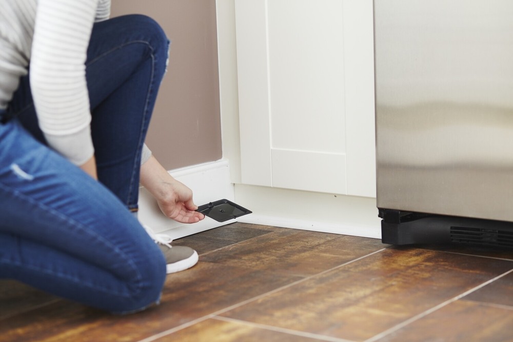 Tomcat Glue Traps Mouse Size with Eugenol for Enhanced Stickiness