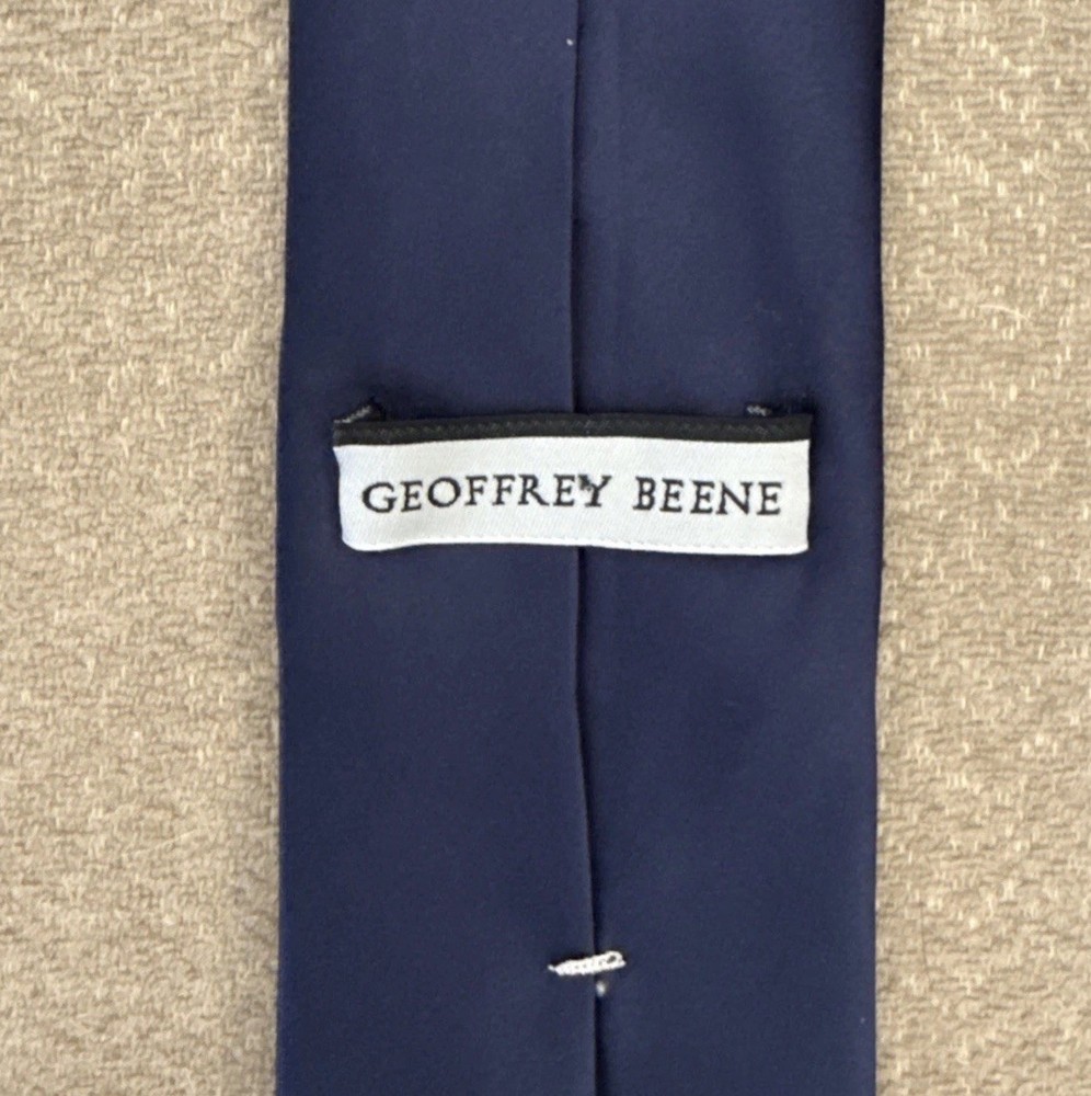 Tie Geoffrey Beene Navy Blue Satin, Solid, Shiny, 2.75”, EUC