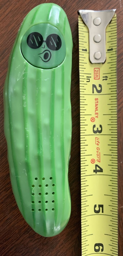 Yolding Singing Pickle Plastic