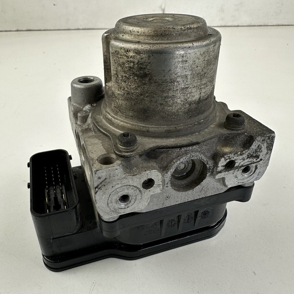 Triumph Rocket Classic 2013 ABS pump modulator control unit block