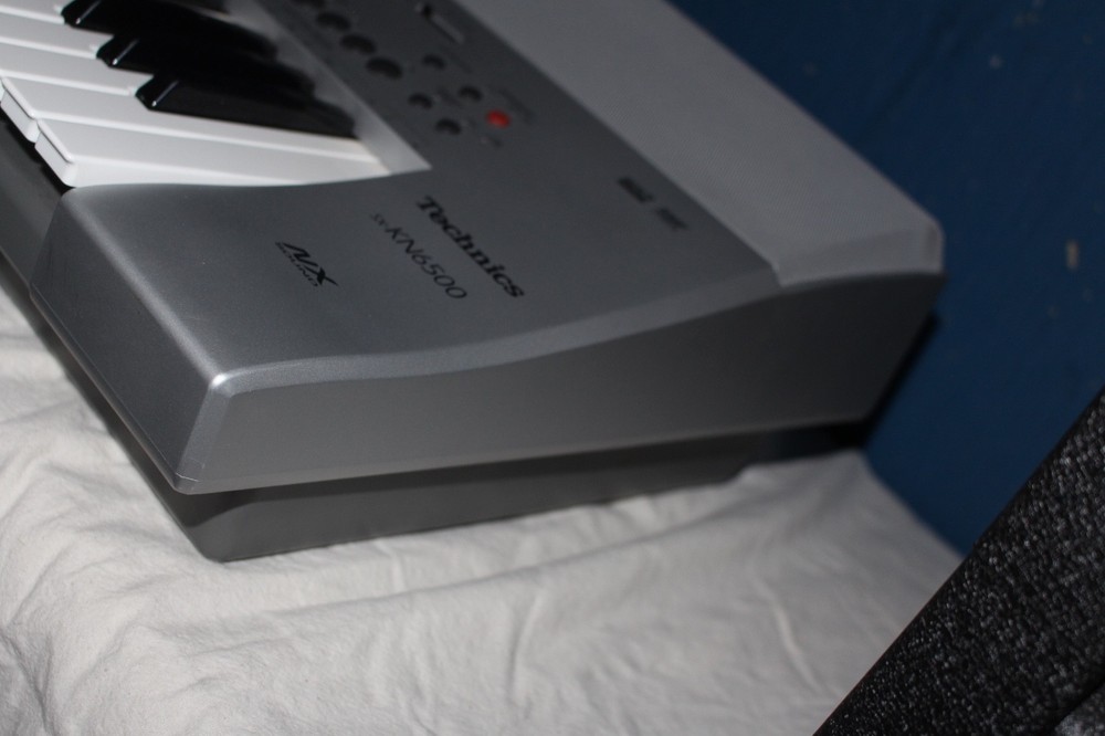 Technics SX KN6500 Digital Keyboard Workstation with extras