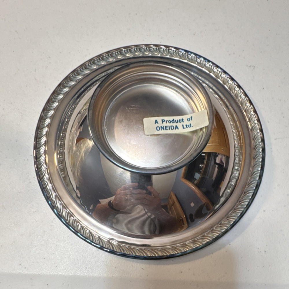 Oneida Ltd. Silverplate Bowl with Decorative Edge Post-1940 Elegant Tableware