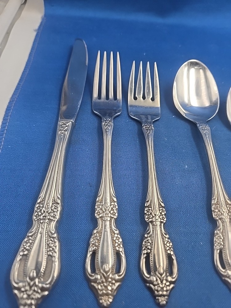 Oneida Raphael Stainless 7pc Place Setting