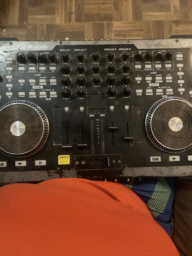 Dj Speakers And turntable