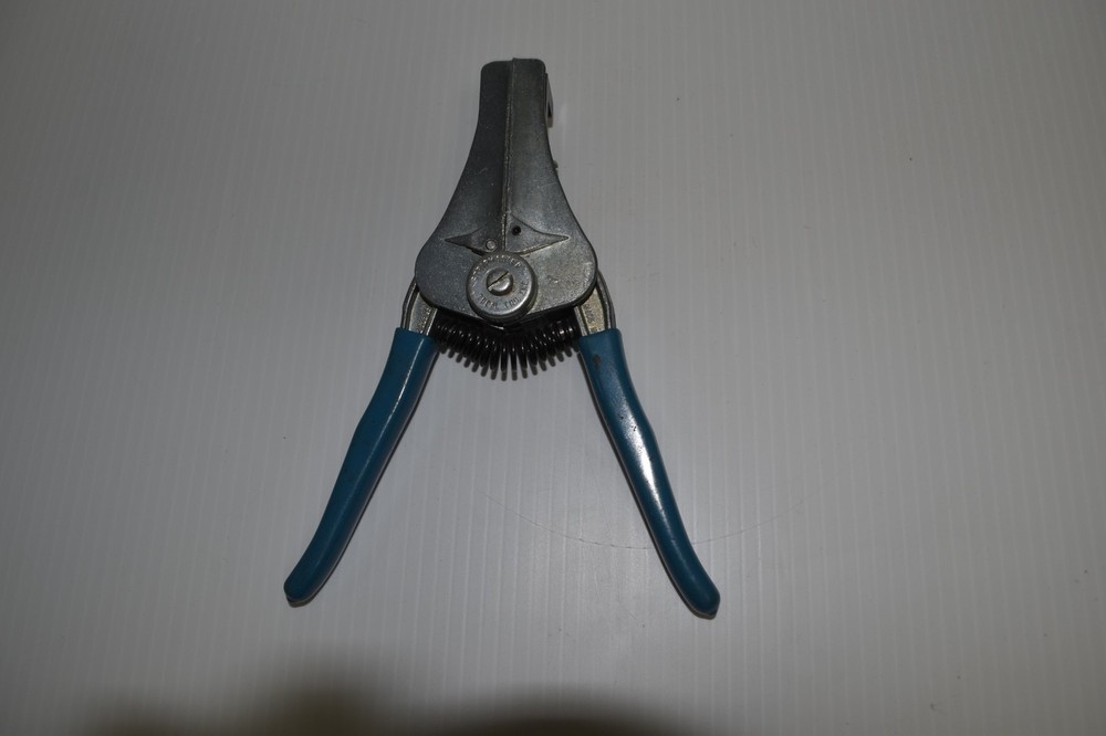 IDEAL IND INC STRIPMATER WIRE STRIPPING TOOL (LAT79)
