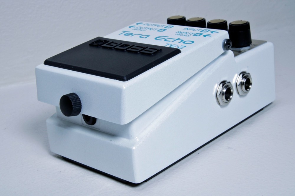 * Boss TE-2 Tera Echo Guitar Effect Pedal * A Multi-Dimensional Reverb-Delay *