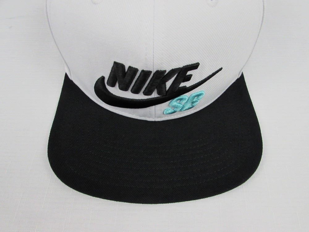 Nike SB Skateboarding Flat Brim Snapback Adjustable Hat Black/White