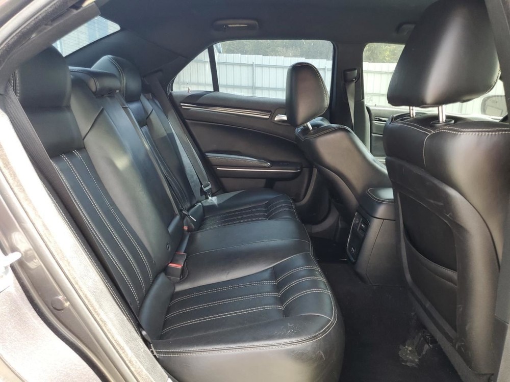 300 2019 Glove Box 5020395