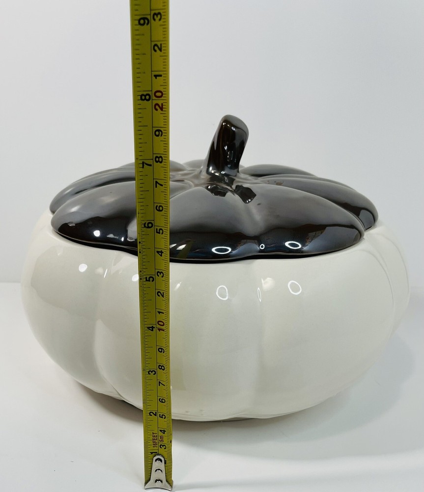 Grasslands Road - Pumpkin Server with Lid