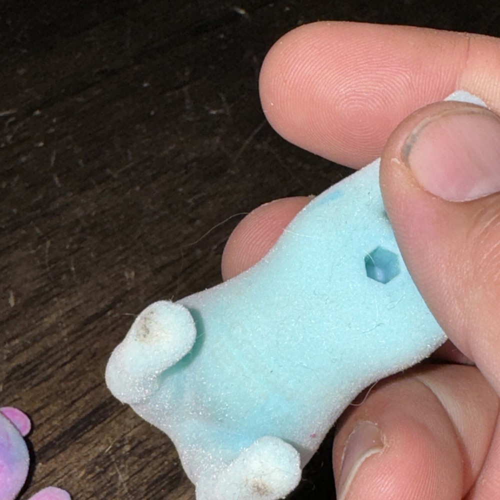 Crayola scribbles a lot of five Flocked Cats