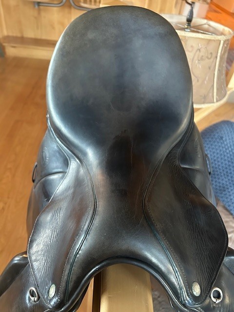 Devoucoux Dressage Saddle 17 used