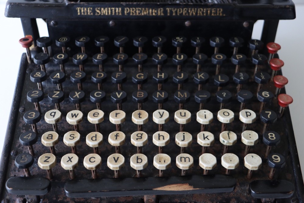 Antique - The Smith Premier Typewriter - Complete / Working / Original Condition