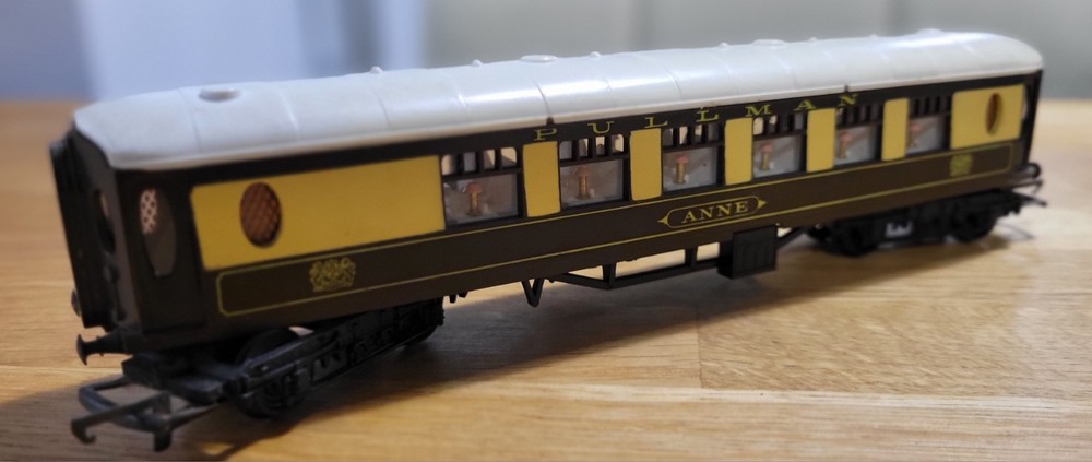 00 Gauge Triang Pullman "Anne"