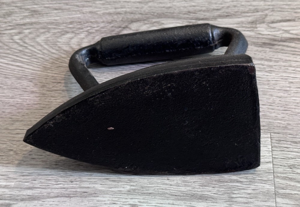 Antique Cast Iron Sad Iron