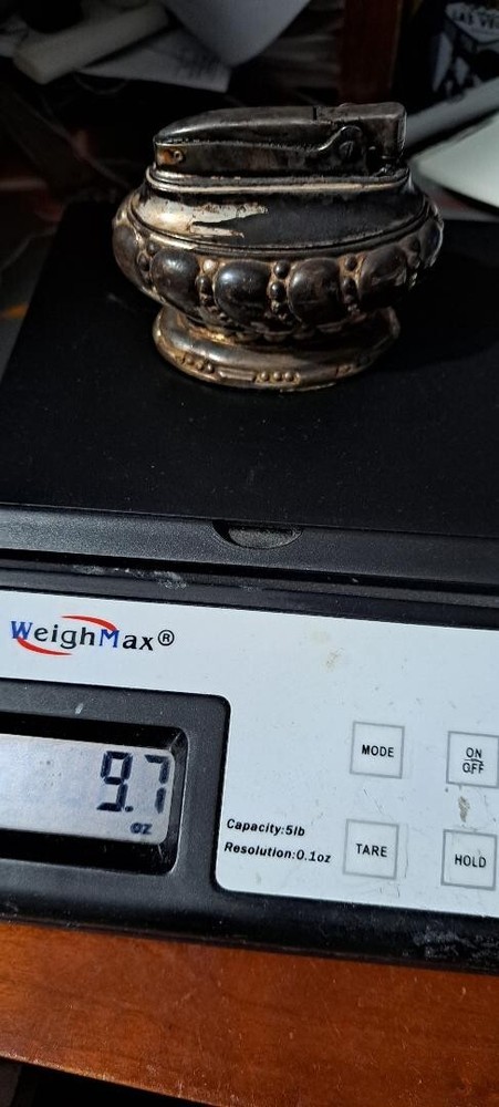 RONSON TABLE LIGHTER VINTAGE 1950S --DOESNT WORK MAYBE SILVER OR SILVERPLATED