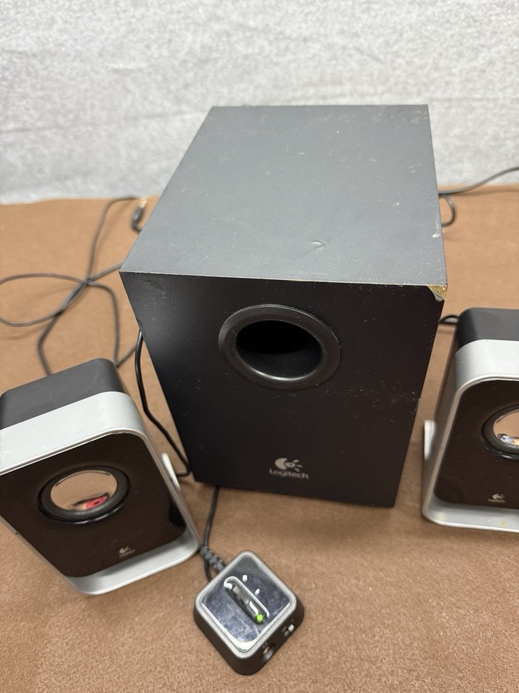 Logitech LS21 2.1 Multimedia Computer Speaker System Subwoofer Works
