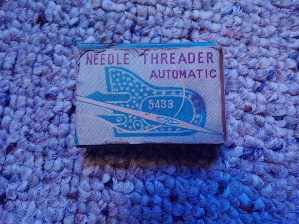 Vintage Deluxe Automatic Needle Threader 5433 in Box