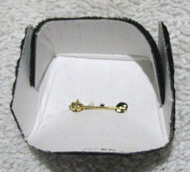 NEW VINTAGE JOHN DEERE TRACTOR CO SCRIPT NAME PIN IN BOX