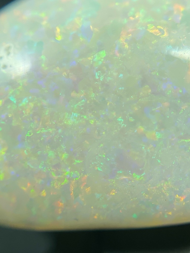 Opal 16x11x5mm.