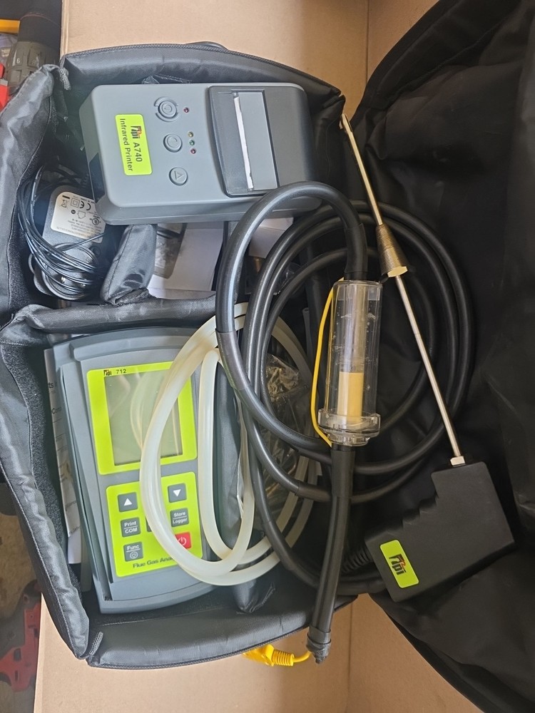 TPI 712 Combustion Efficiency Analyzer with Flue Probe