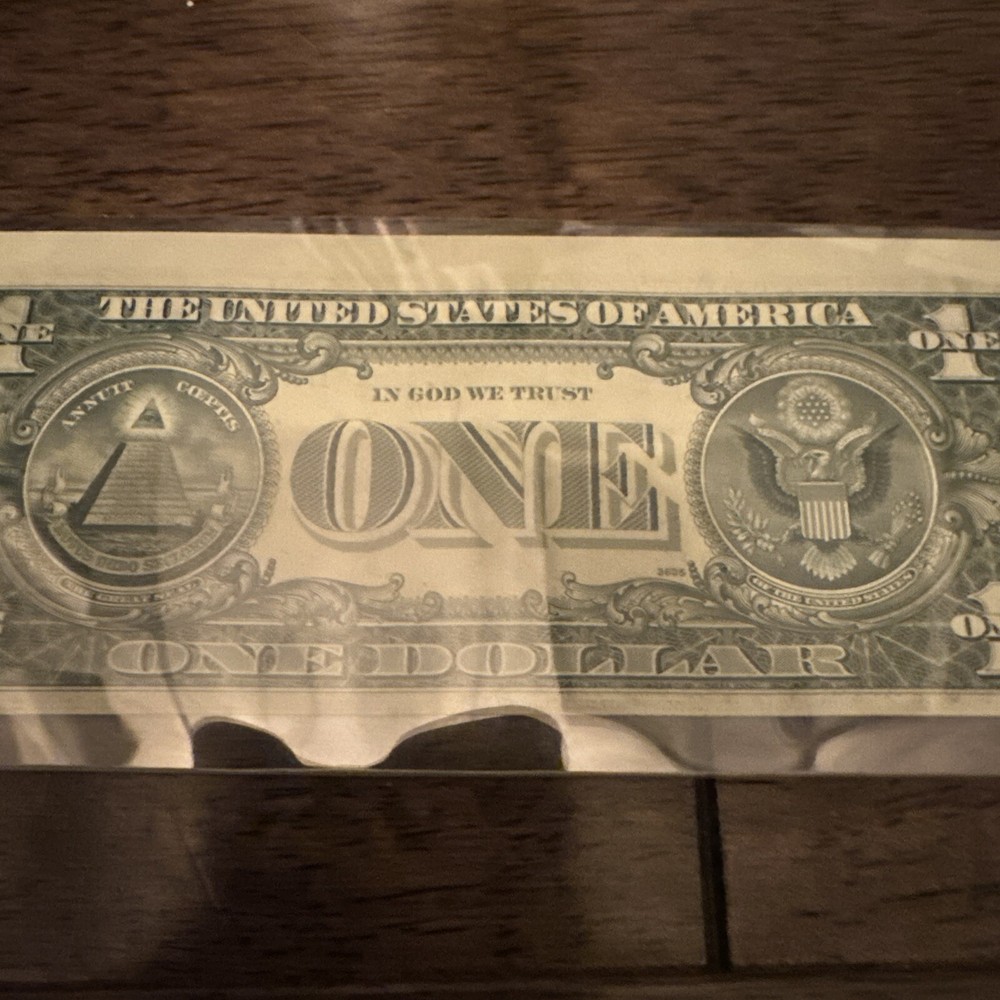 1977 $1 DOLLAR BILL ERROR NOTE ..MISALIGNED, MISPRINT, OFFSET