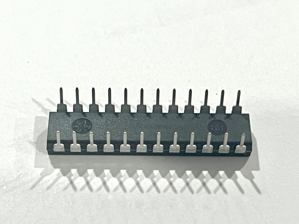AT22V10-25PI Simple EPLD, Programmable Array Logic, 24 Pin, Plastic, DIP